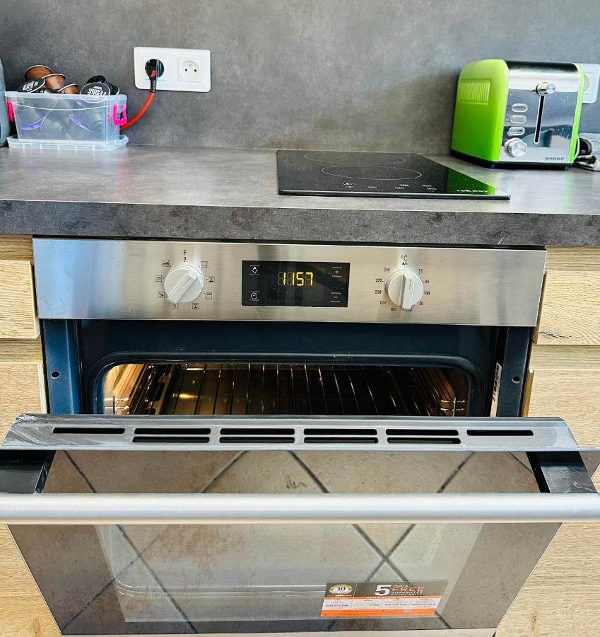 The Nice - 3 Rooms, 3Air Cond, 3Tv, 3Fans, 2 Wc, Wifi Everywhere 5Min Aeroport, Train, Beach, 1Min Tram, 15 Min Centre, Port, Parking Possible Εξωτερικό φωτογραφία