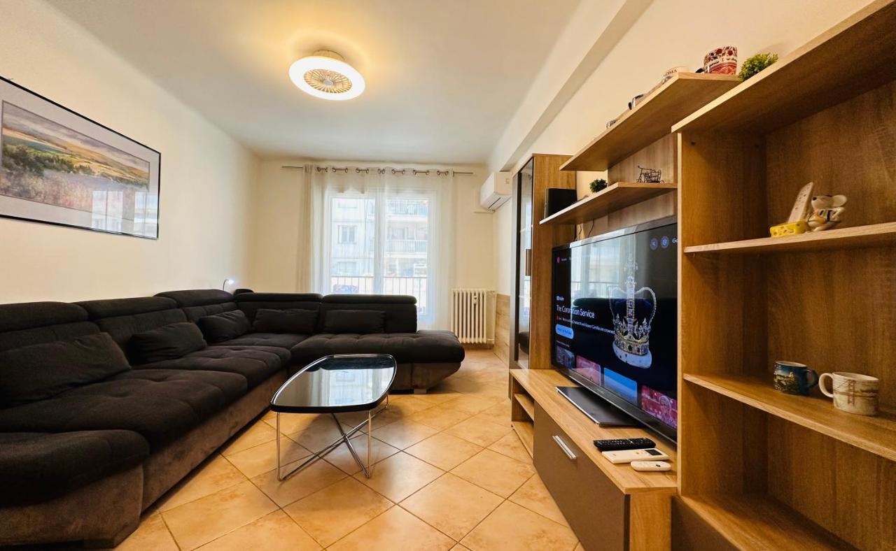 The Nice - 3 Rooms, 3Air Cond, 3Tv, 3Fans, 2 Wc, Wifi Everywhere 5Min Aeroport, Train, Beach, 1Min Tram, 15 Min Centre, Port, Parking Possible Εξωτερικό φωτογραφία