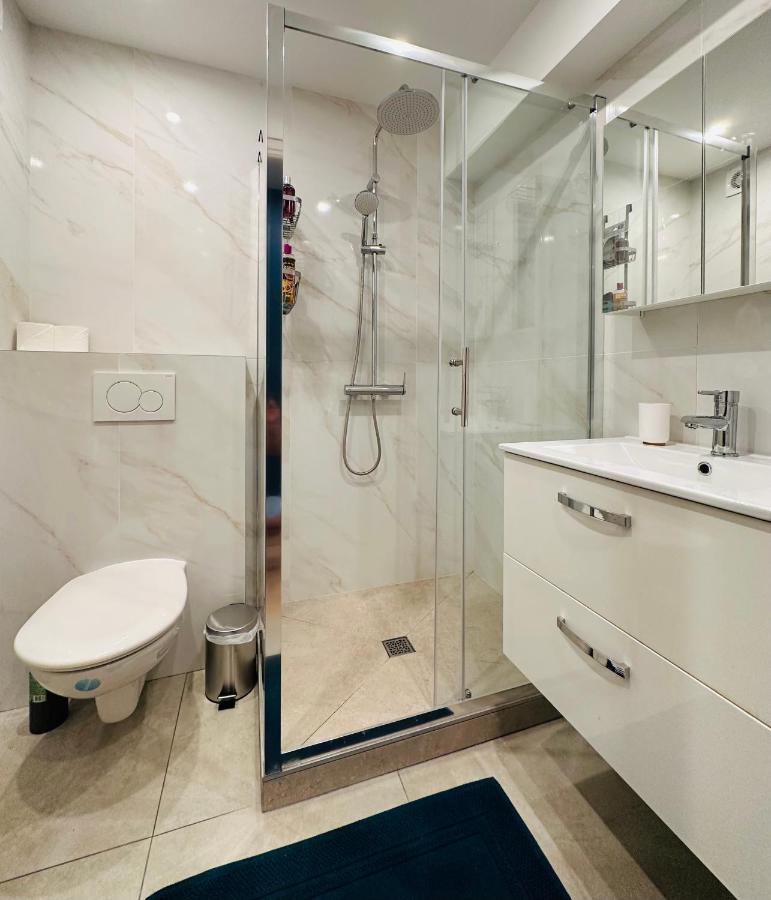 The Nice - 3 Rooms, 3Air Cond, 3Tv, 3Fans, 2 Wc, Wifi Everywhere 5Min Aeroport, Train, Beach, 1Min Tram, 15 Min Centre, Port, Parking Possible Εξωτερικό φωτογραφία