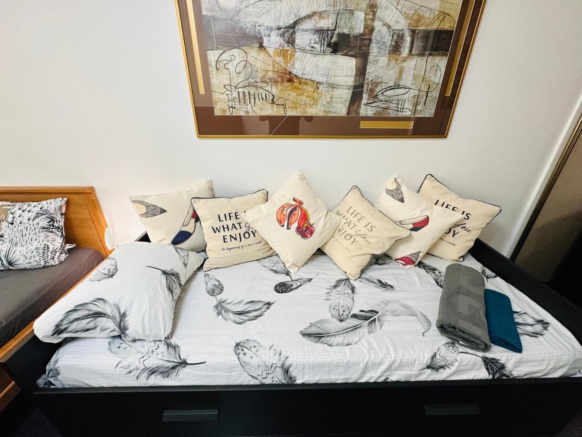 The Nice - 3 Rooms, 3Air Cond, 3Tv, 3Fans, 2 Wc, Wifi Everywhere 5Min Aeroport, Train, Beach, 1Min Tram, 15 Min Centre, Port, Parking Possible Εξωτερικό φωτογραφία